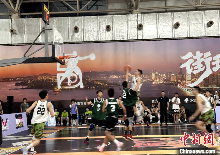 厦门夏夜弥漫热浪，‘白