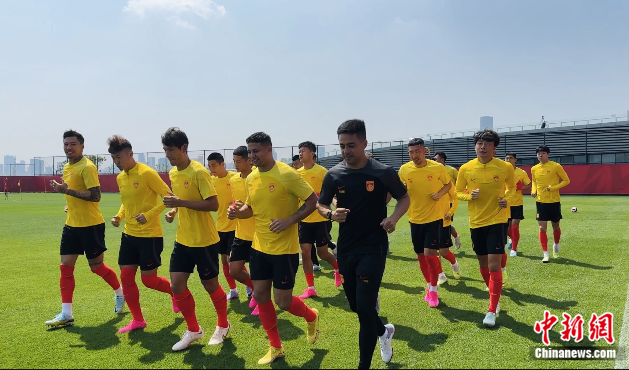 国足大连集训氛围轻松 国