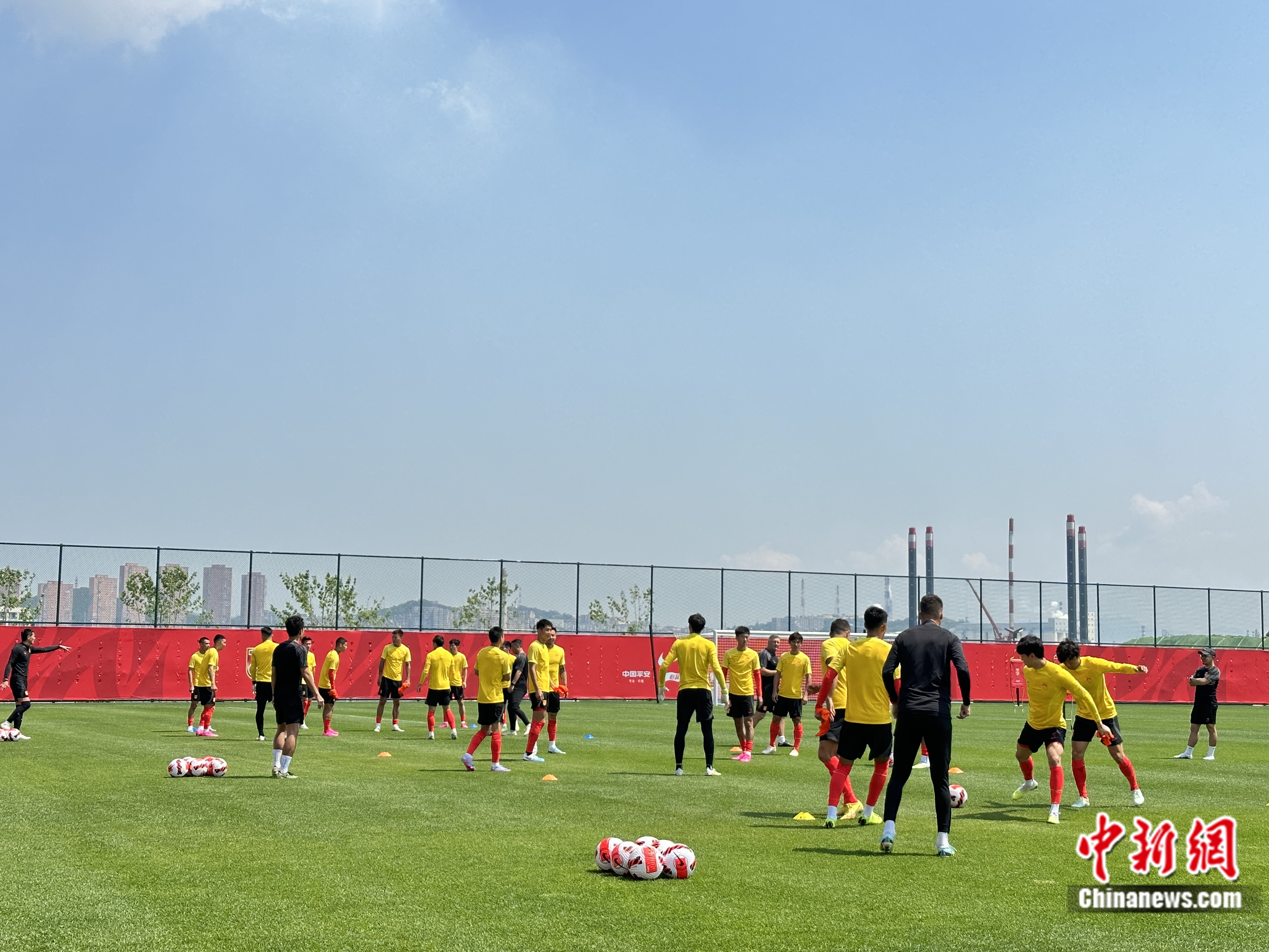 国足大连集训氛围轻松 国脚艾克森期待大胜