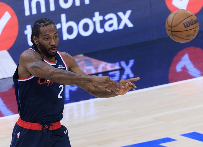 快船战绩稳步提升 小卡领