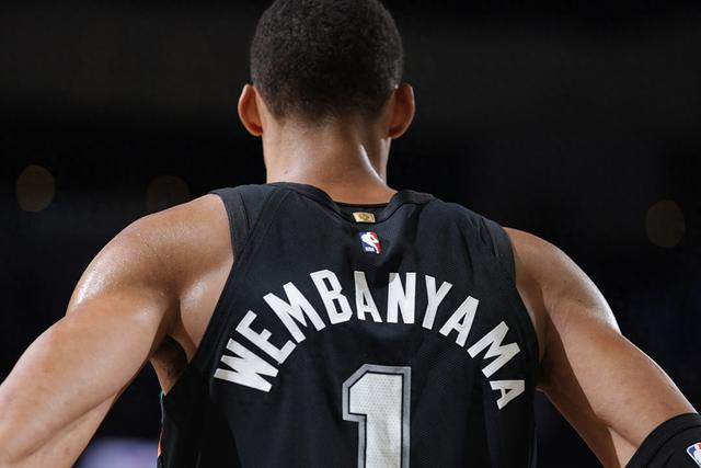 文班亚马8分钟创NBA历史纪录 马刺大胜公牛冲击