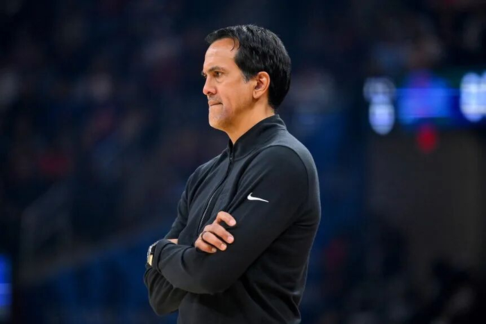 热火队深陷东部末位 球队文化与管理层决策引发