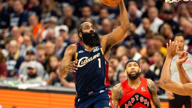 NBA季后赛多场逆转上演 森林狼力克掘金老鹰险胜