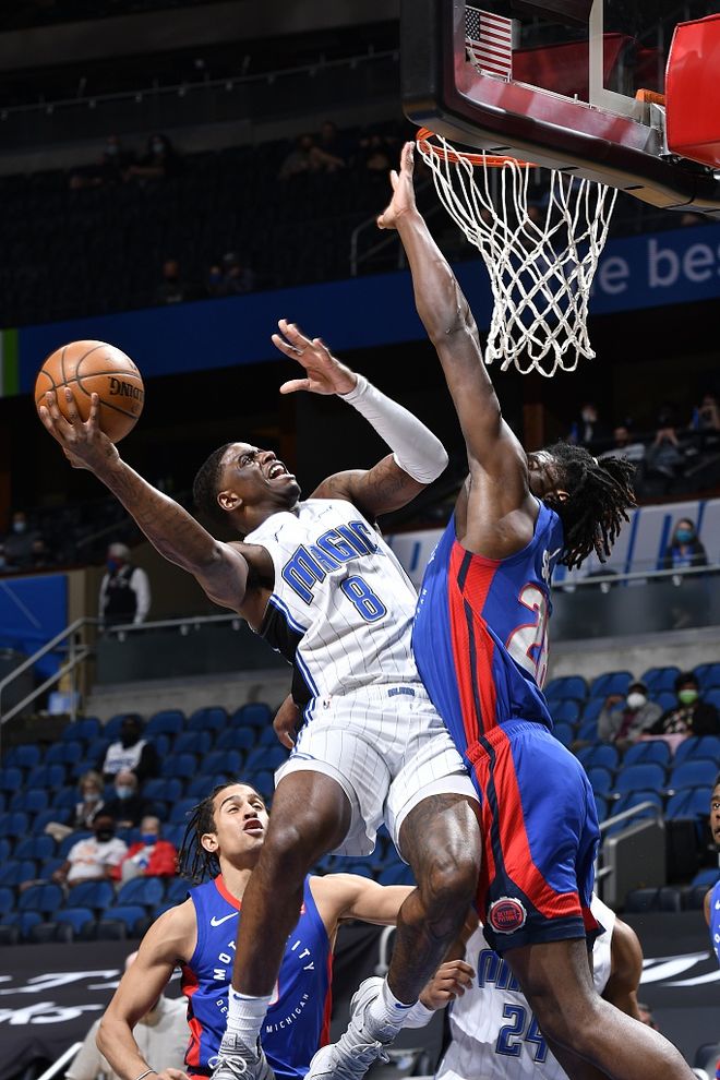 NBA季后赛多场逆转上演 森林狼力克掘金老鹰险胜