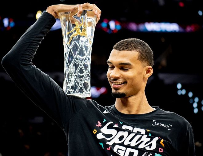 文班亚马首战受伤退赛 马刺系列赛G2遭遇变数